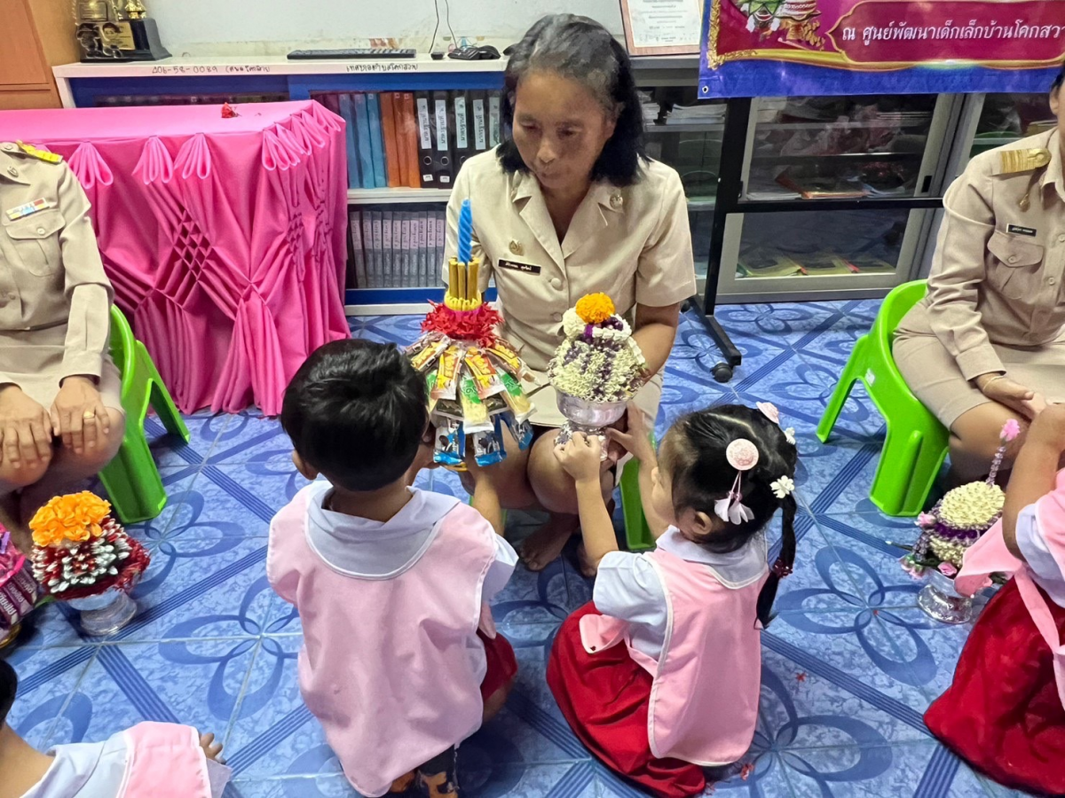 โครงการวันไหว้ครูศูนย์พัฒนาเด็กเล็กบ้านโคกสวาย  ประจำปีงบประมาณ  2566 วันที่ 15  มิถุนายน 2566 ณ  ศูนย์ พัฒนาเด็กเล็กบ้านโคกสวาย  โดย  คุณครู ประจำศูนย์พัฒนาเด็กเล็กบ้านโคกสวาย  ได้เล็งเห็นถึงความสำคัญในการพัฒนาคุณธรรม  จริยธรรม ให้แก่เด็กเล็ก โดยเฉพาะความกตัญญูกตเวที  เพื่อให้เด็กเล็กได้รับการปลูกฝังวัฒนธรรมอันดีงาม ส่งเสริมความสัมพันธ์อันดีระหว่างครูกับศิษย์ ซึ่งจะนำความรู้ผ่านกระบวนการเรียนการสอน จะนำไปสู่การเป็นเด็กเก่ง  ดี และมีความสุข